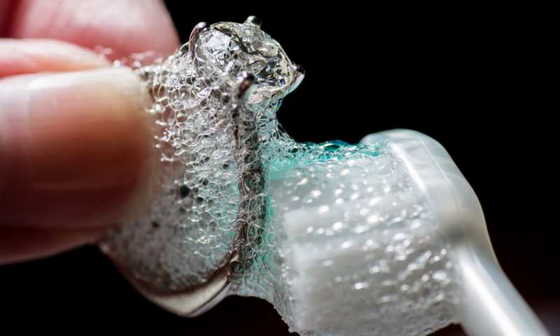 Do Diamonds Absorb Oil?