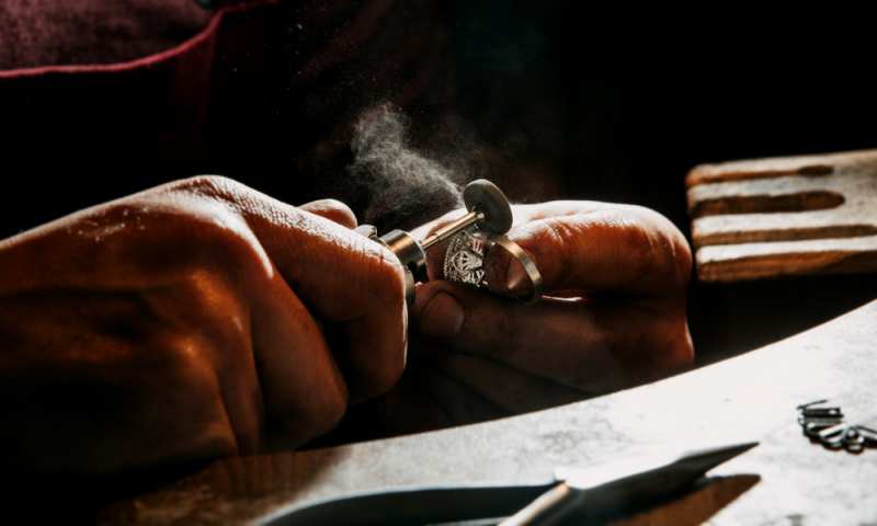 Can Jewelers Cut Diamonds?