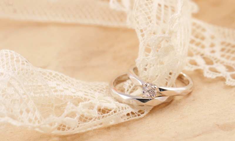 Can You Wear A Diamond Ring On Your Middle Finger?