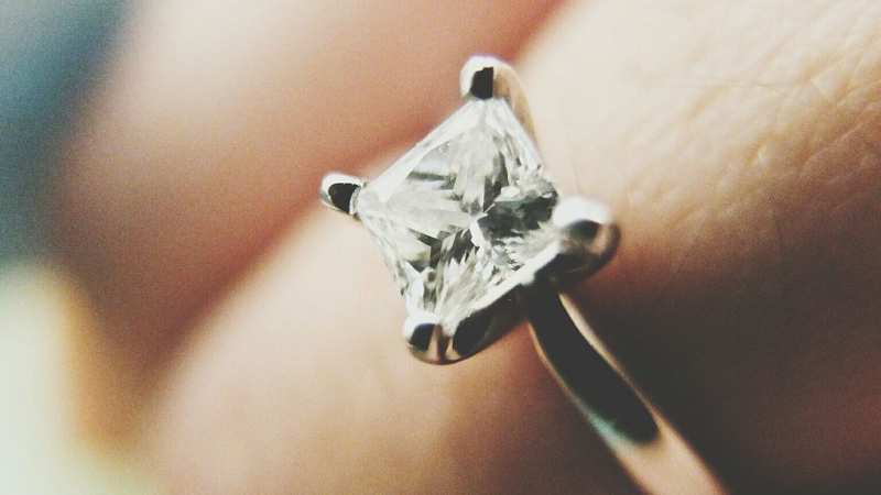 What Shape Diamond Looks Best On Fat Fingers?