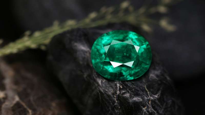 Diamonds Vs. Emeralds: What Is the Best Choice for You?