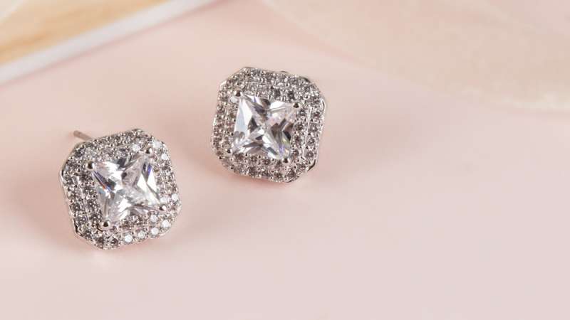 How to Tell if Diamond Earrings Are Real or Fake?