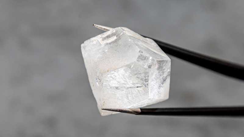 Can You Travel With Uncut Diamonds? Let’s Take a Look!