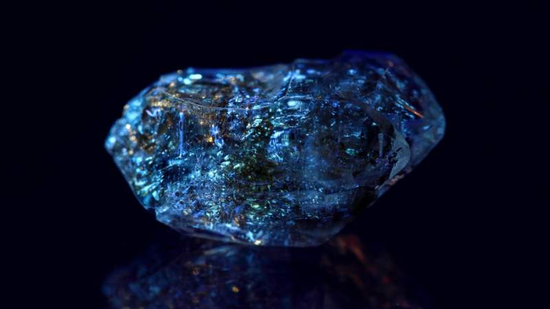 Do Fake Diamonds Glow Under Ultraviolet (UV) Light?