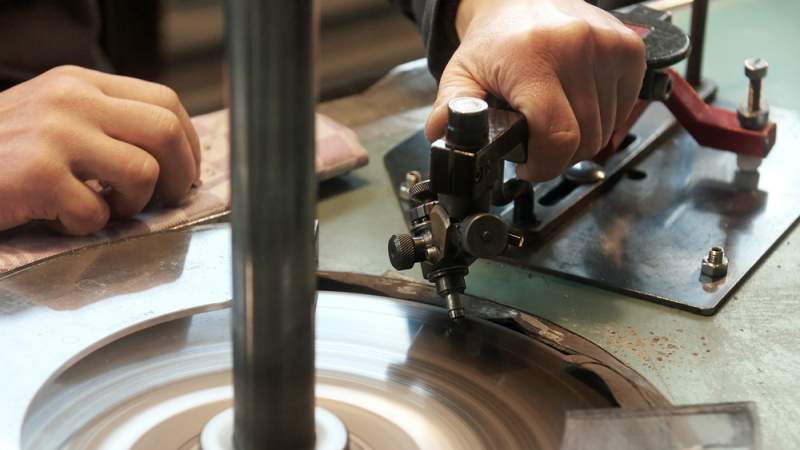 When Did They Stop Cutting Diamonds by Hand?